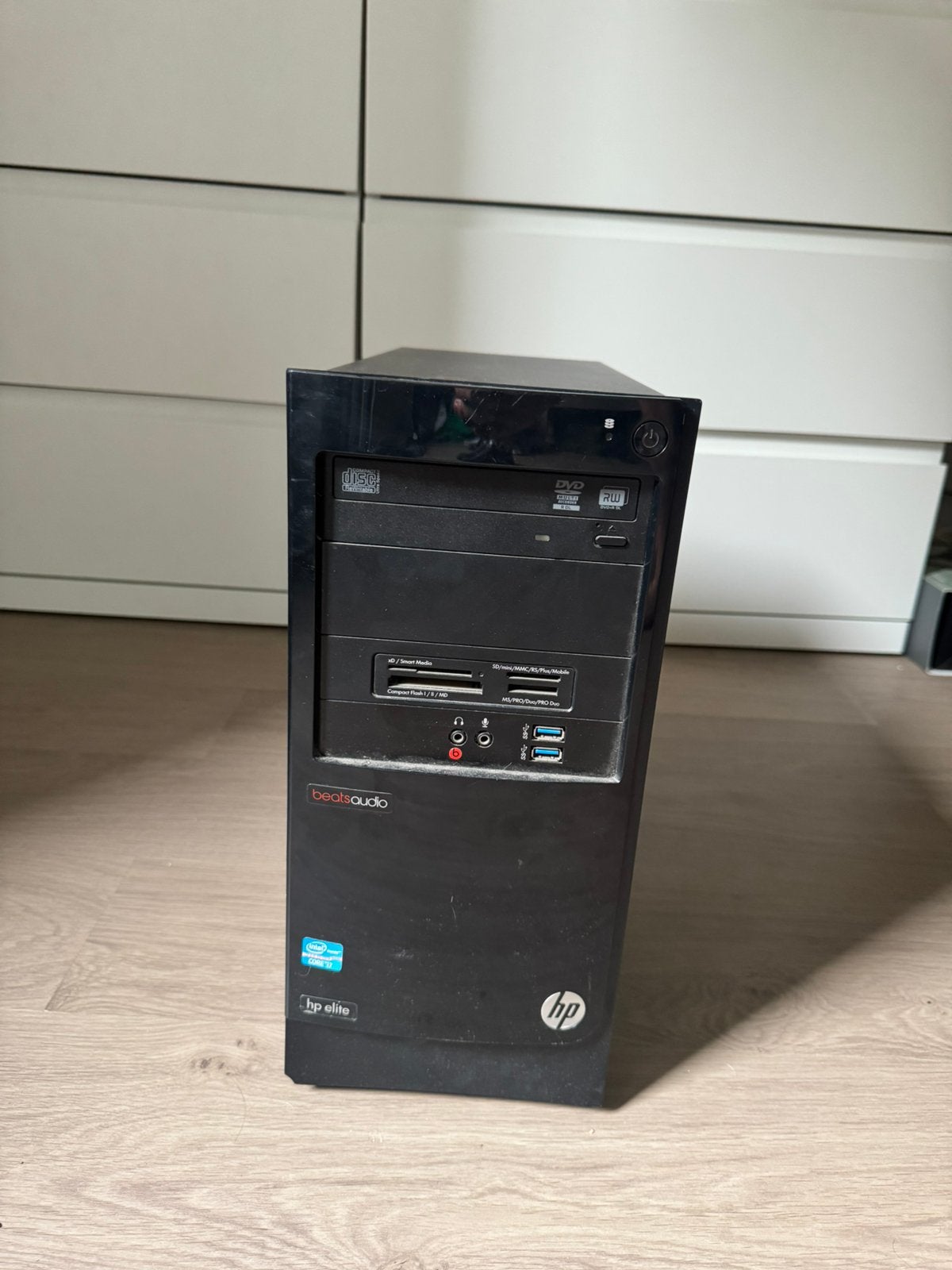 Vieux pc avec ecran et cable d’alimentation, Informatique & Logiciels, HDD, Enlèvement, Utilisé, Moins de 4 GB