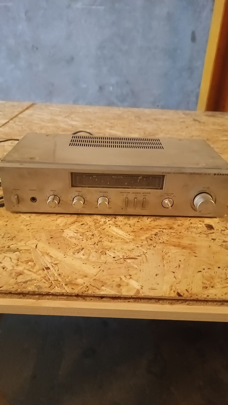 Versterker sanyo, Ophalen