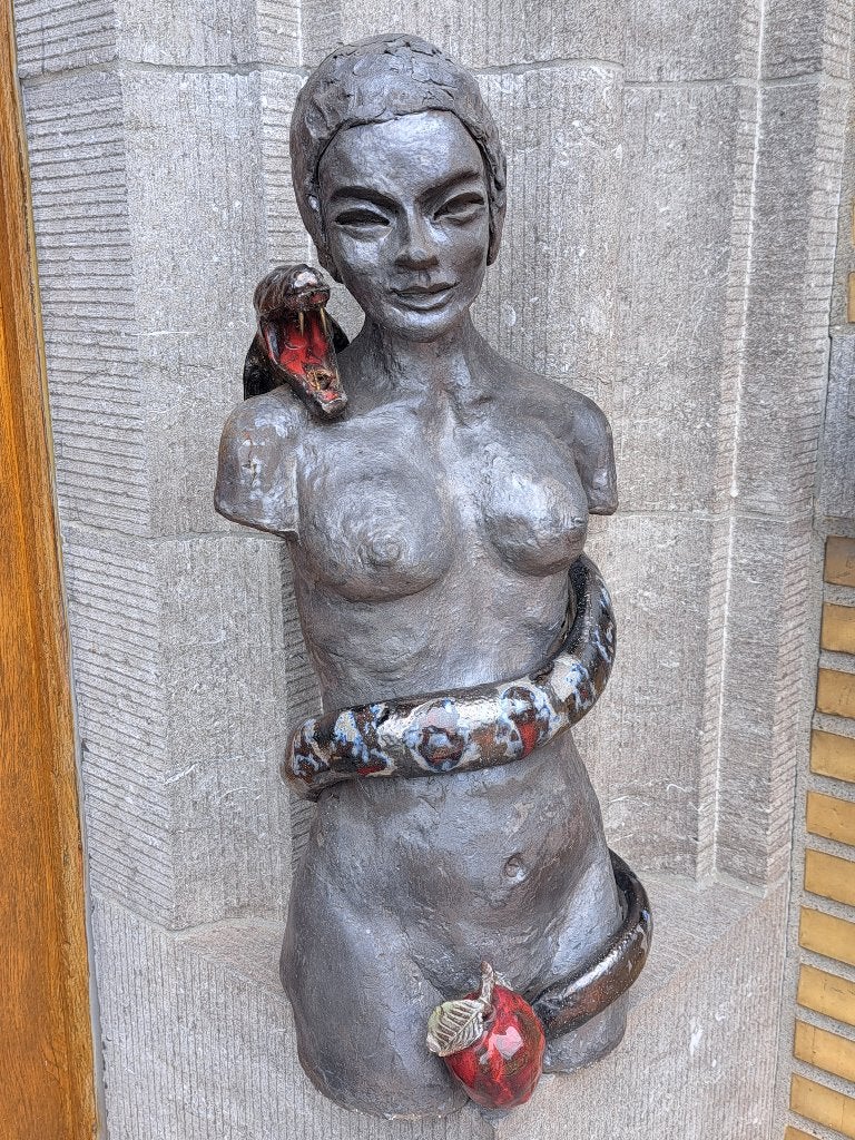 Terracotta Sculptuur Vrouwen Buste Eva met  Slang en Appel, Antiek en Kunst, Ophalen