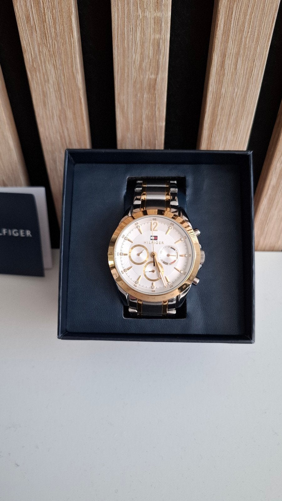 Vends montre tommy hilfiger femme original, Handtassen en Accessoires, Horloges | Heren, Ophalen of Verzenden, Staal, Staal