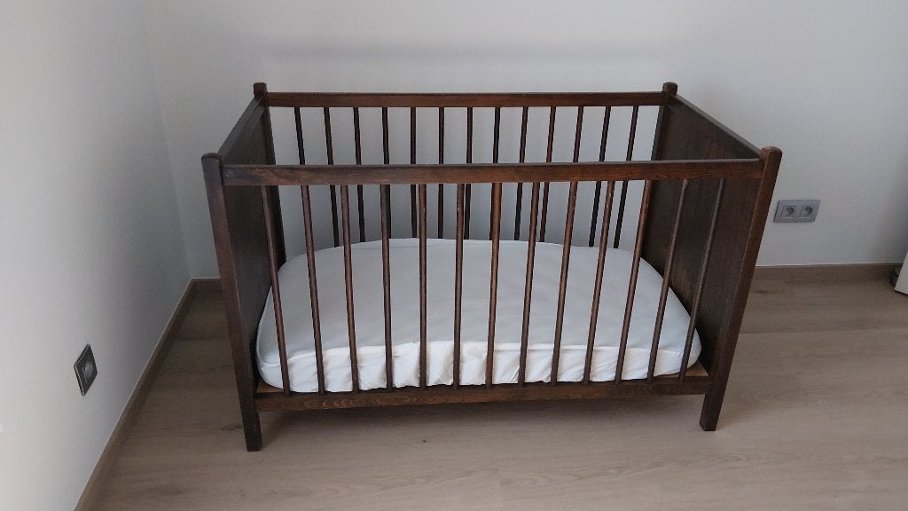 Babybedje, Kinderen en Baby's, Kinderkamer | Bedden, Ophalen, Gebruikt, Minder dan 140 cm, Minder dan 70 cm