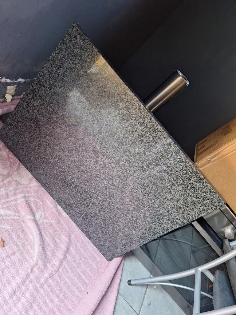 Lames en granit, Enlèvement