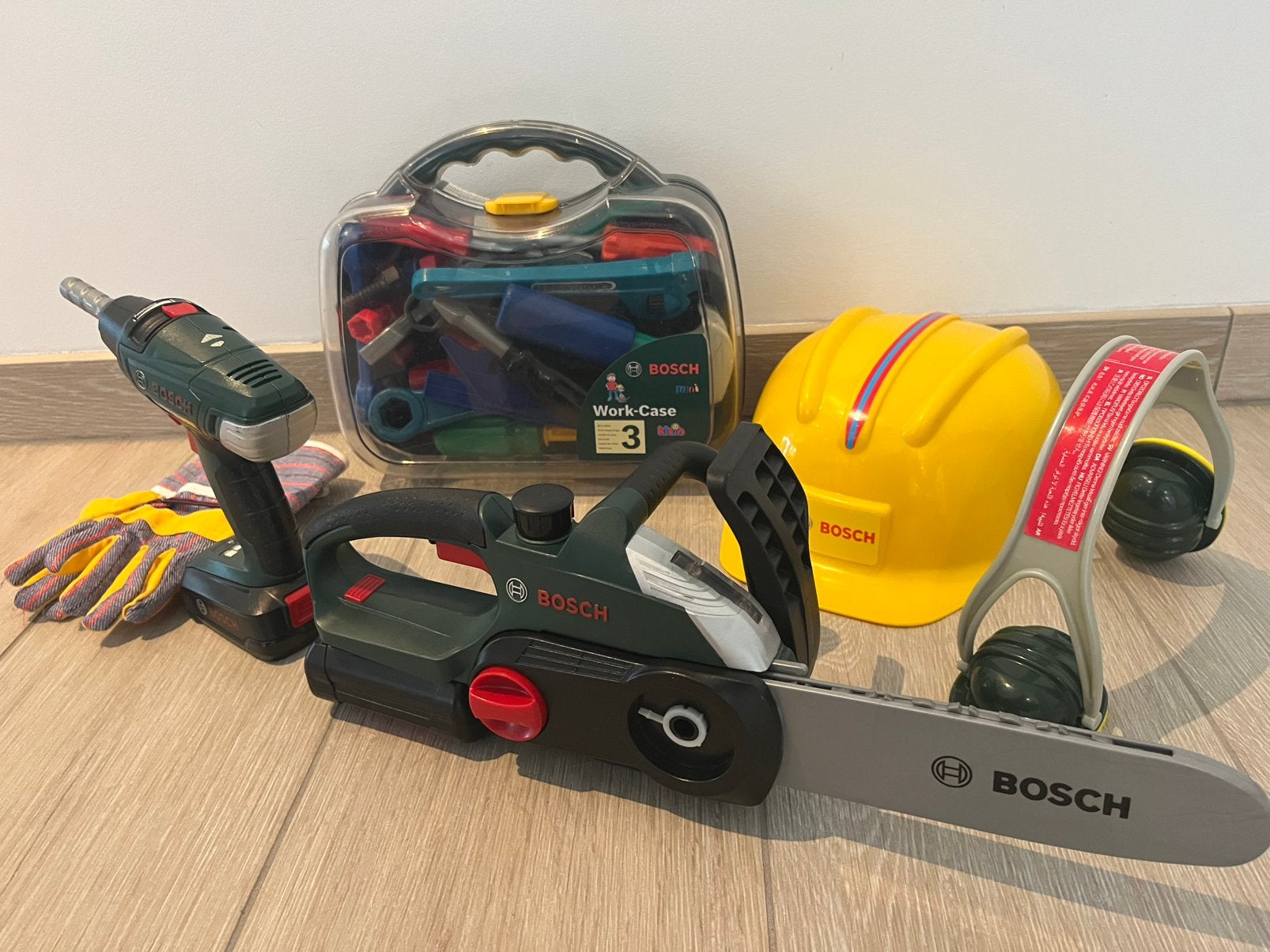 Bosch speelgoedgereedschap boor en zaag, Ophalen, Zo goed als nieuw