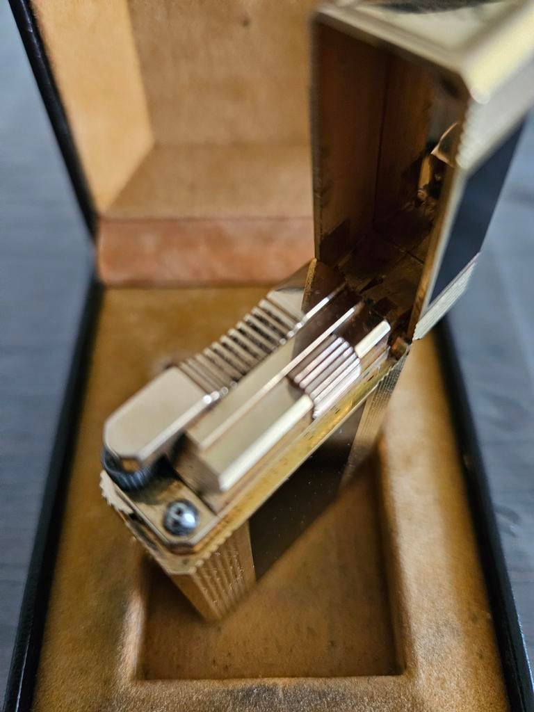 S.T. Dupont Ligne Small – Laque de Chine – Goud – NIEUW, Verzamelen, Ophalen of Verzenden, Aansteker