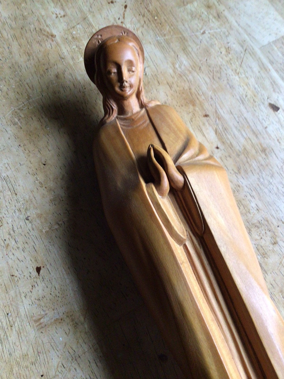 Gestileerd palmhouten Madonna, Ophalen