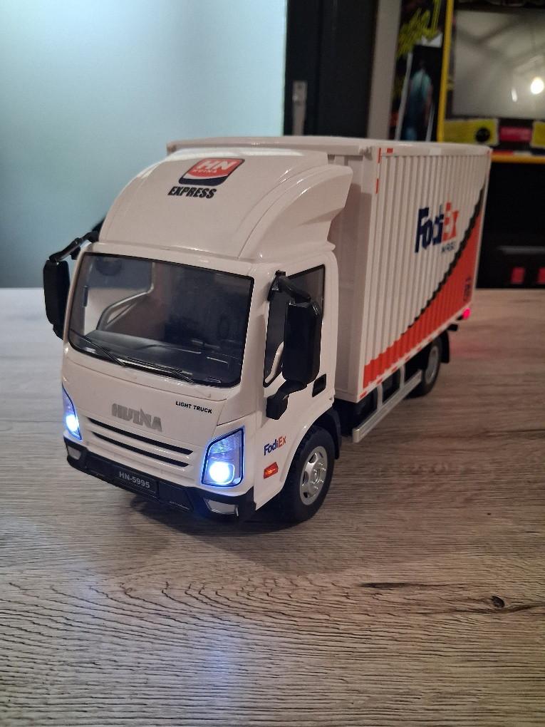 Camion RC avec module son + éclairage Complet Radio + accu, Hobby & Loisirs créatifs, Modélisme | Radiocommandé & Téléguidé | Voitures