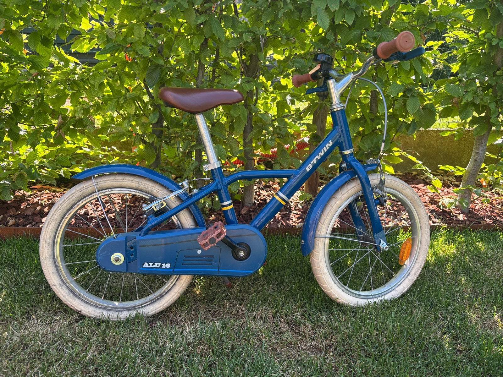 Blauwe Btwin kinderfiets 16”, Ophalen, Zo goed als nieuw