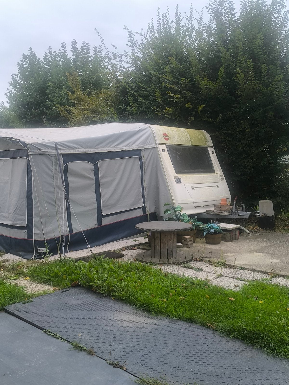 Caravane 2000 avec mobilier et auvent, 6 à 7 mètres, Particulier, Jusqu'à 3