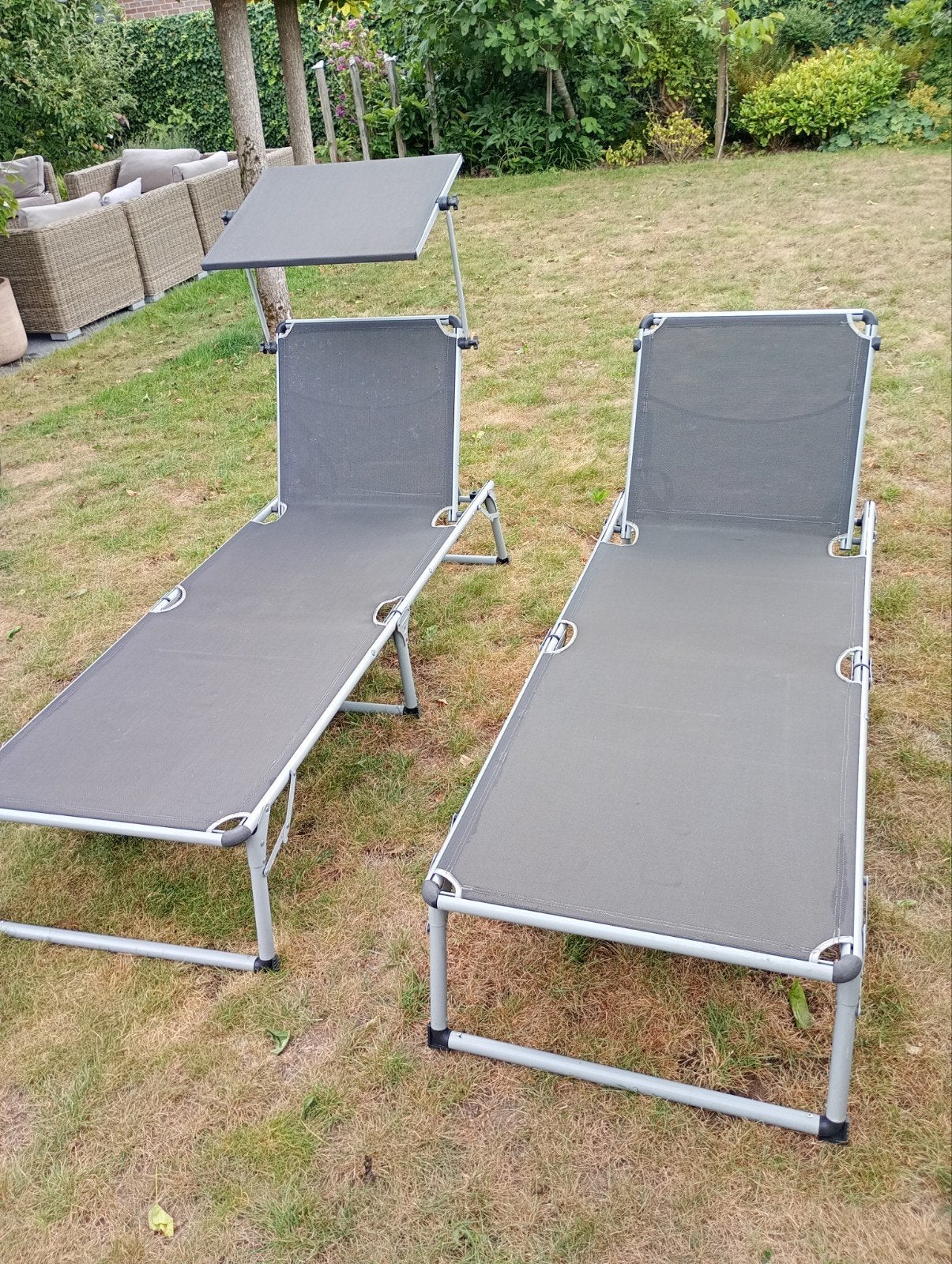 2 ligbedden voor in de tuin, Tuin en Terras, Ligbedden, Ophalen, Gebruikt, Metaal, Verstelbaar