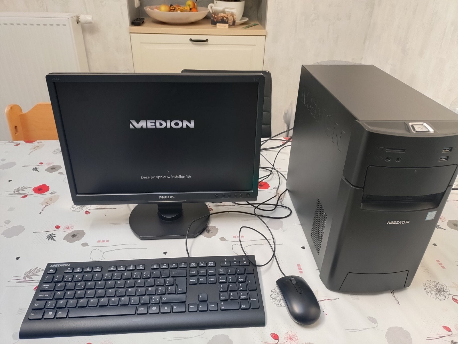 desktop Medion + Philips monitor + toetsenbord en muis, Enlèvement