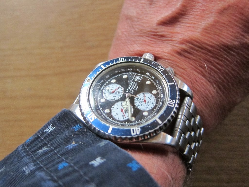 montre pontiac vraie plongeuse Chrono 300m, Montre-bracelet, Autres marques, Enlèvement ou Envoi, Acier