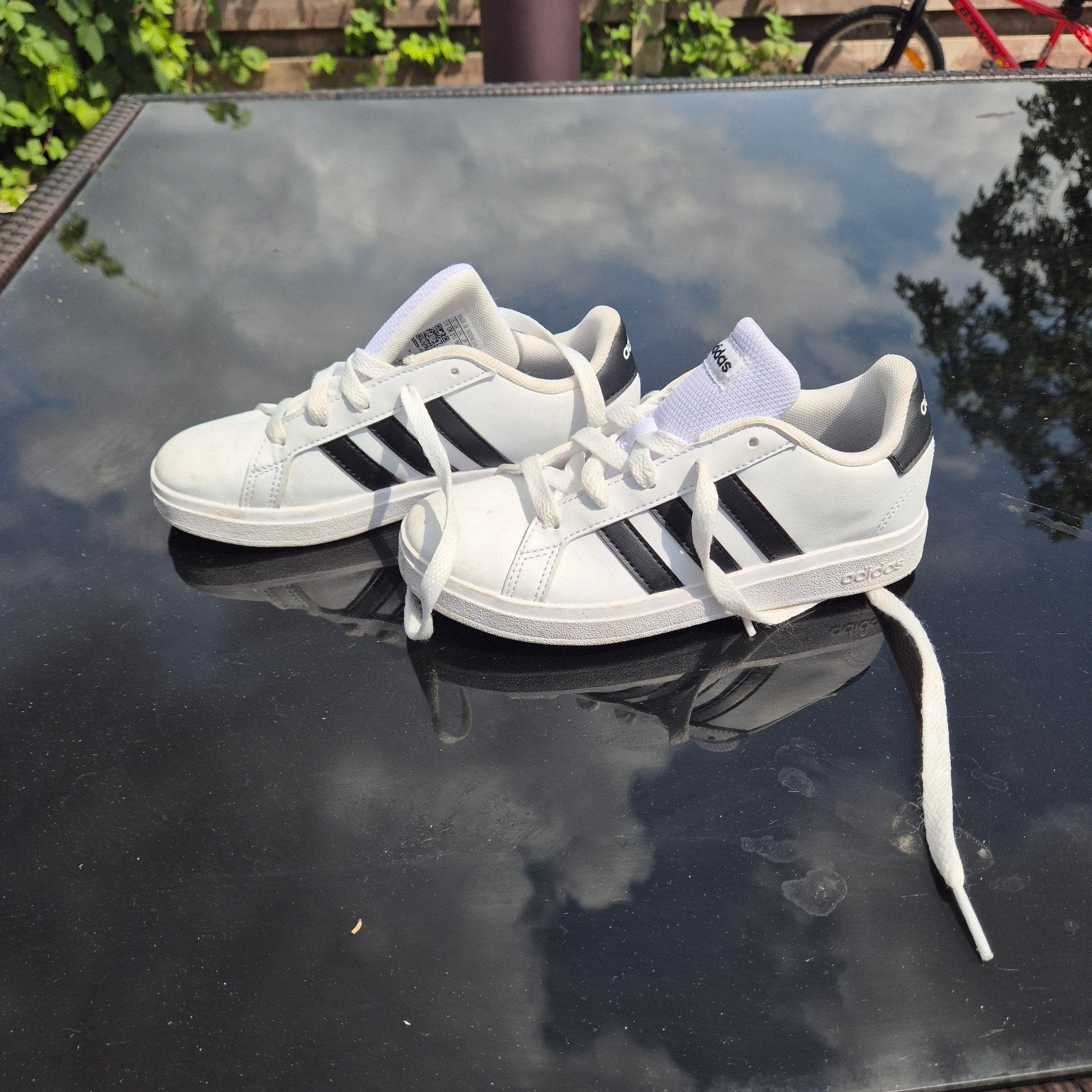 adidas schoenen, Sports & Fitness, Korfbal, Enlèvement ou Envoi, Comme neuf, Chaussures