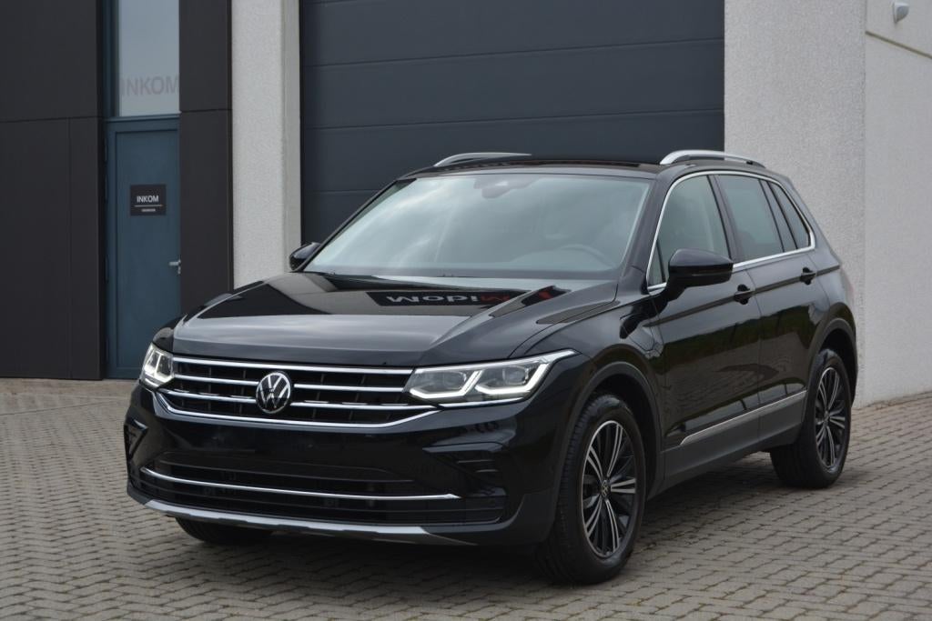 VW Tiguan eHybrid 1.4 Elegance 245PK Matrix LED/Navi/M: 2023, Auto's, 4 cilinders, Zwart, Lichtsensor, Bedrijf