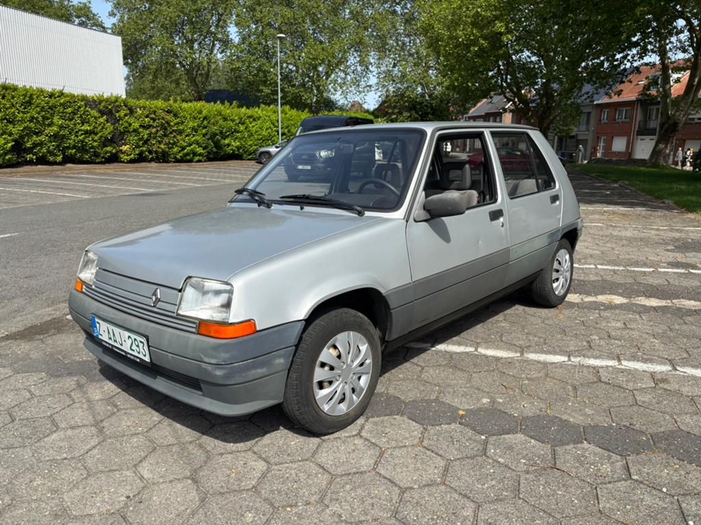 Propere Renault R5 met maar 59000 op de teller., Autos, Oldtimers & Ancêtres, Achat, Entreprise, 5 portes, 1100 cm³