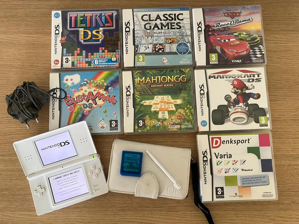 Witte Nintendo DS Lite + opbergtas + games, Games en Spelcomputers, Spelcomputers | Nintendo DS, Ophalen, Zo goed als nieuw, Wit