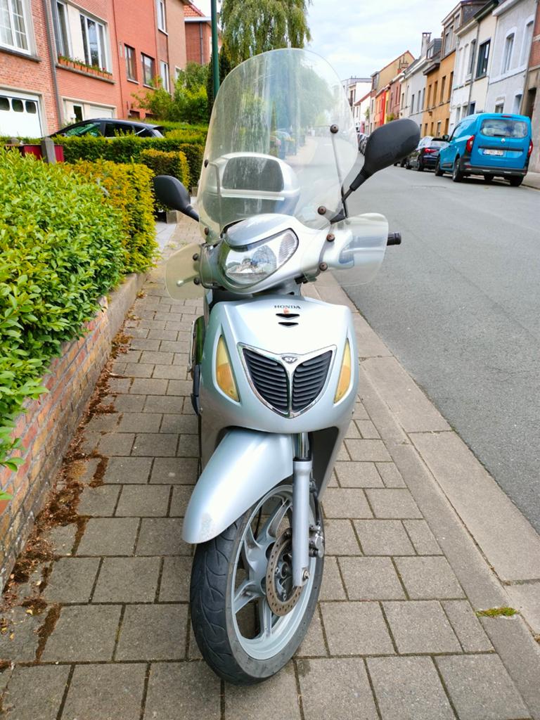 HONDA SH125 ANNÉE 2004