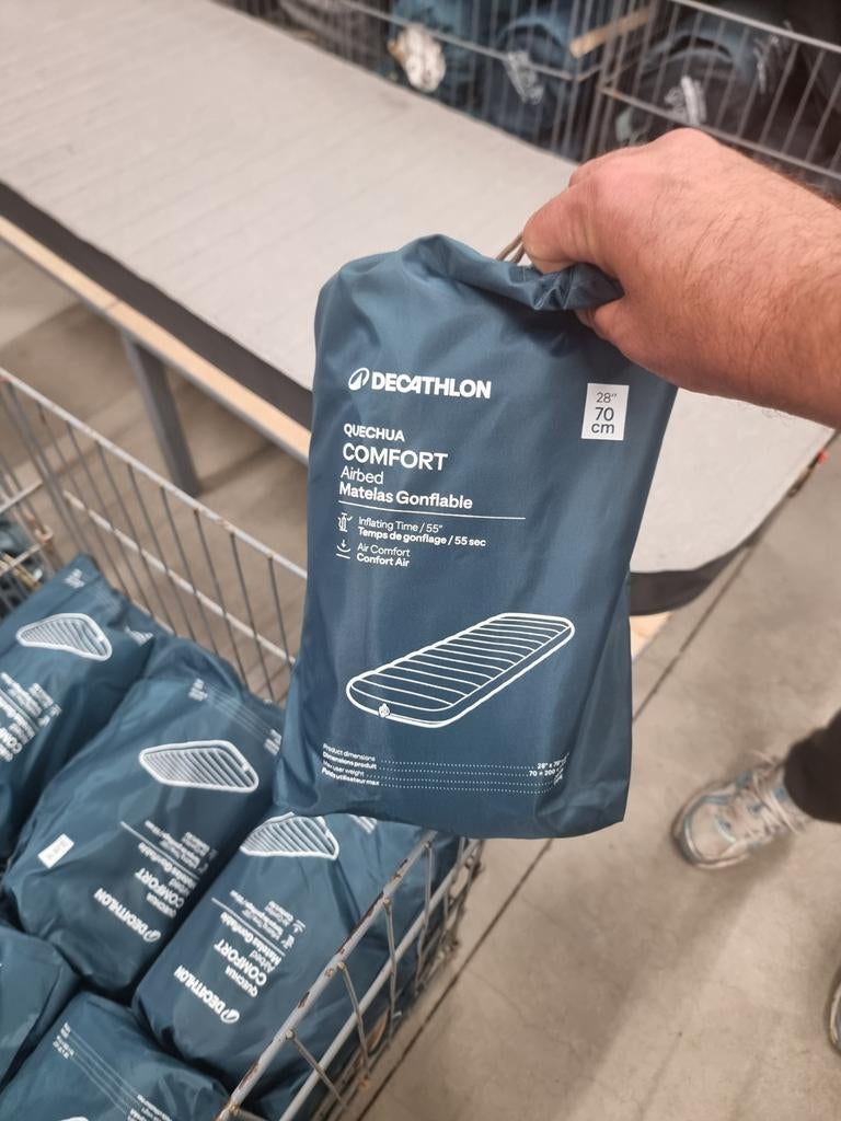 Matelat Quechua 70+ pompe    25€, Ophalen