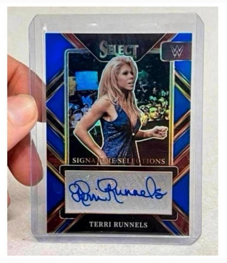 2023 Panini Select WWE Terri Runnels limited + Handtekening, Verzamelen, Ophalen of Verzenden, Nieuw, Spelerskaart