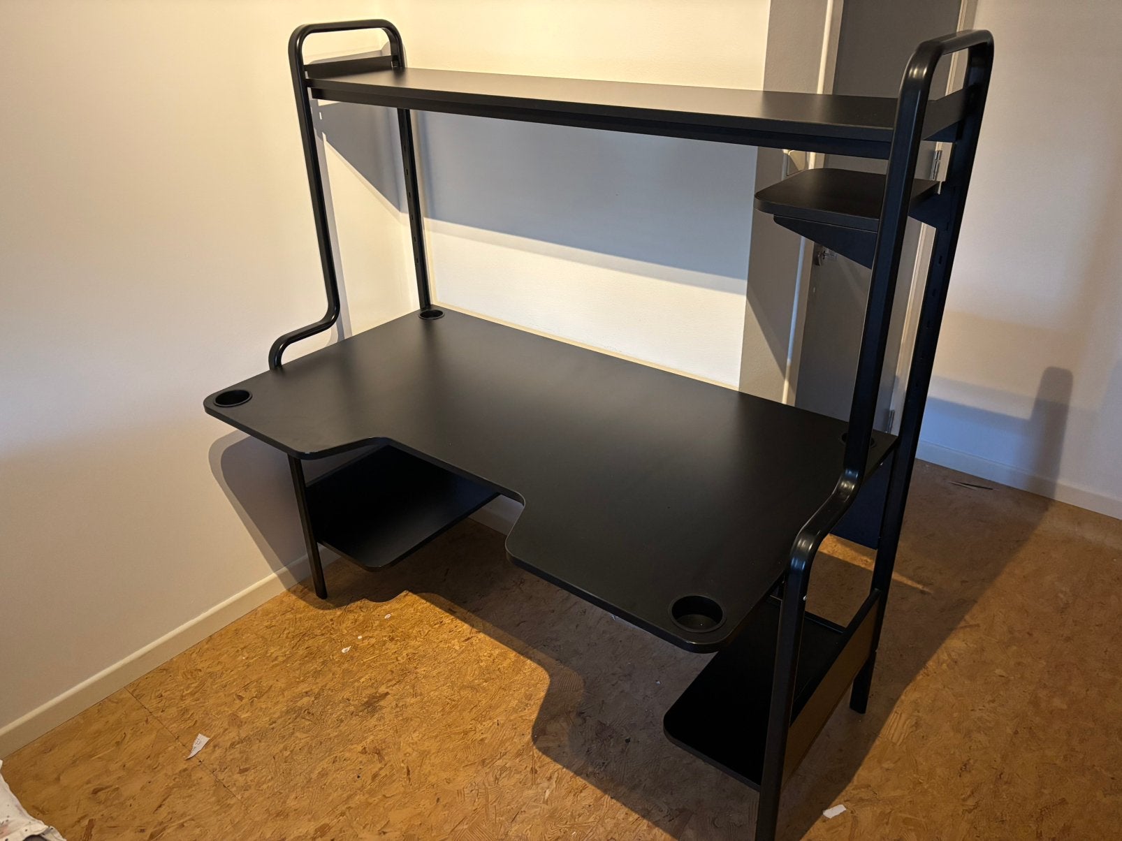 Bureau noir multifonction, Maison & Meubles, Bureaux, Bureau d'écolier, 132 cm, IKEA, 75 cm