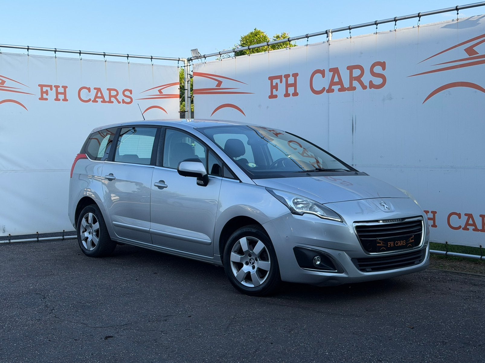 PEUGEOT 5008 -1.6 BleuHDi *EURO 6b*NAVIGATION*PDC*LED, Argent ou Gris, Entreprise, Noir, 5 portes