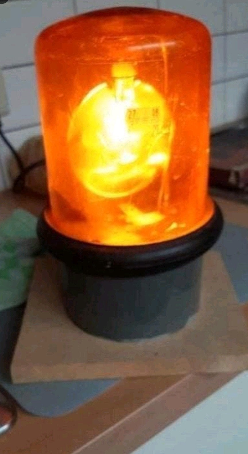 Retro Zwaalamp op 230 volt
Op plank bevestigd, Antiek en Kunst, Ophalen of Verzenden