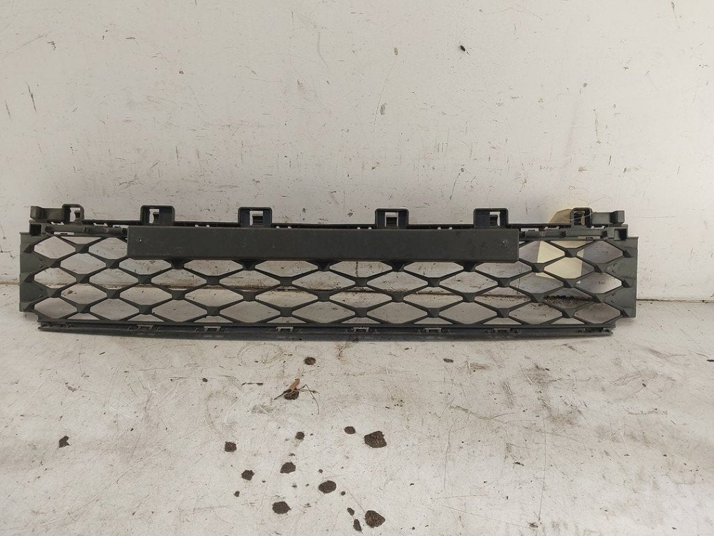 GRILLE DE PARE-CHOCS Skoda Octavia Combi (NXAC) (01-2019/-), Utilisé, Info@skoda-auto.de, Skoda, Max-Planck-Straße  3-5
64331  Weiterstadt, DE