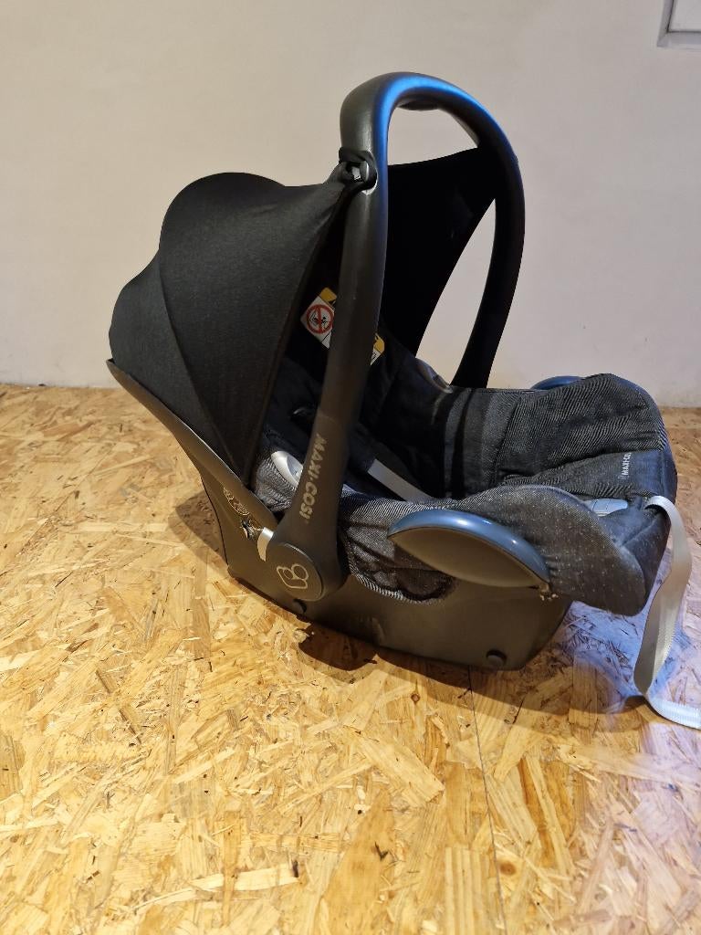 Maxi cosi cabriofix + 2 isofix bases, Ophalen, Gebruikt, Slaapstand, Isofix