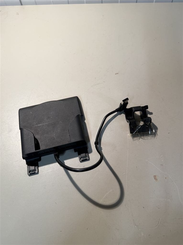 Tesla Model S/X Ingebouwde Draadloze Telefoonlader + Bevesti, Auto diversen, Auto-accessoires, Ophalen of Verzenden, Zo goed als nieuw