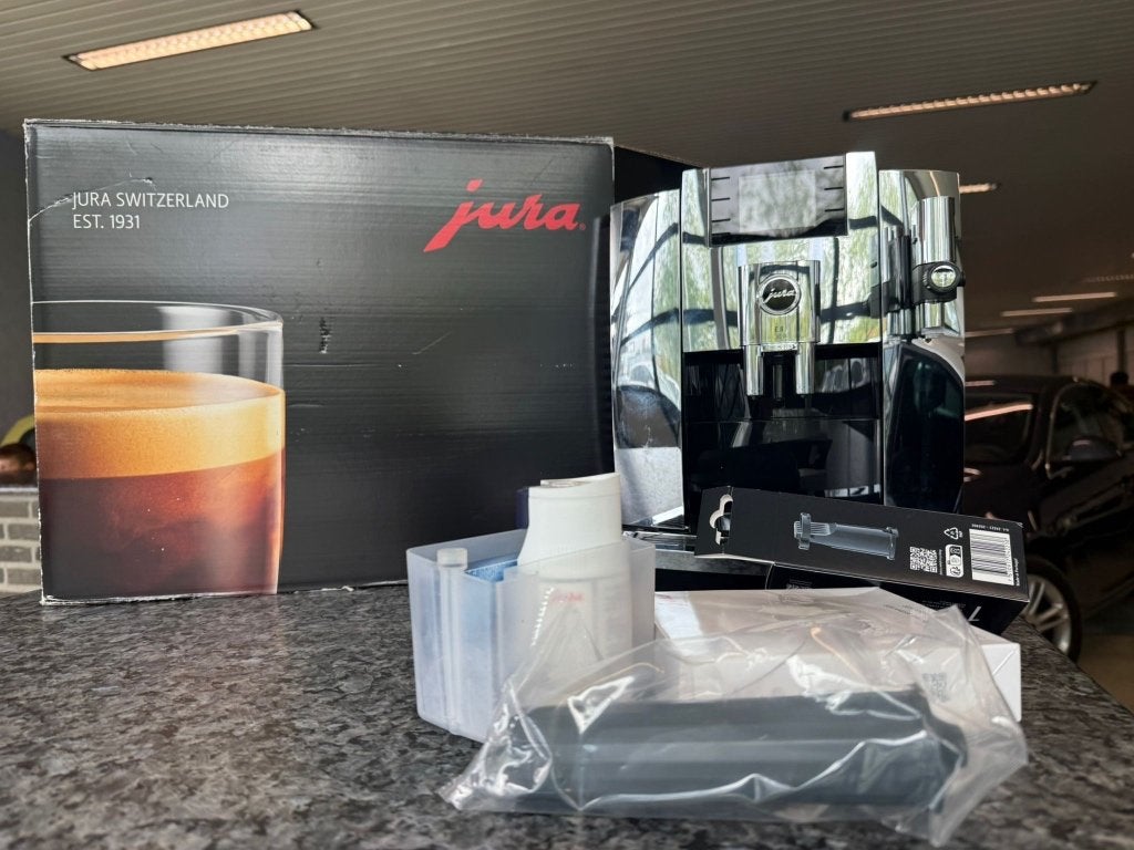 Jura e8 koffiemachine zo goed als niet gebruikt, Electroménager, Cafetières, Réservoir d'eau amovible, Café en grains, 2 à 4 tasses