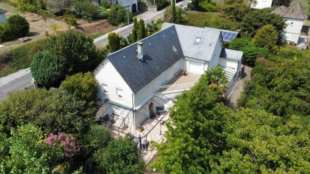 Huis aan de oevers van de Dordogne met binnenzwembad, 250 m², 242 kWh/m²/jaar, Argentat sur Dordogne, France, Vrijstaande woning