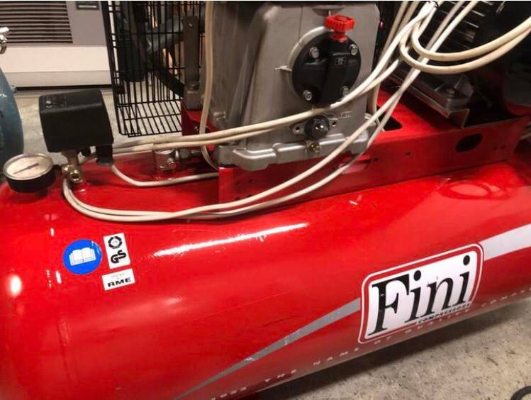 Compressor Fini 5.5 kw / 380 V, Enlèvement, Utilisé, 400 à 800 litres/min