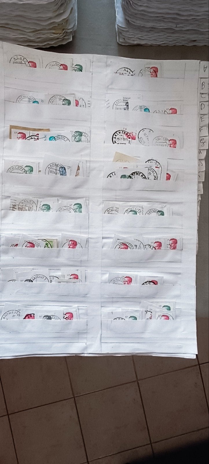 bananendoos boordevol gestempelde Belgische postzegels, Met stempel, Europa, Ophalen of Verzenden, Gestempeld