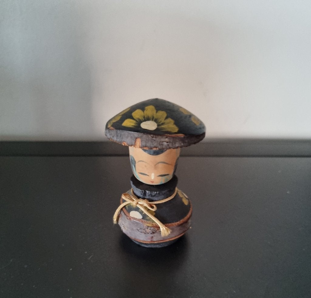 Cute Bobblehead Kokeshi, Verzenden