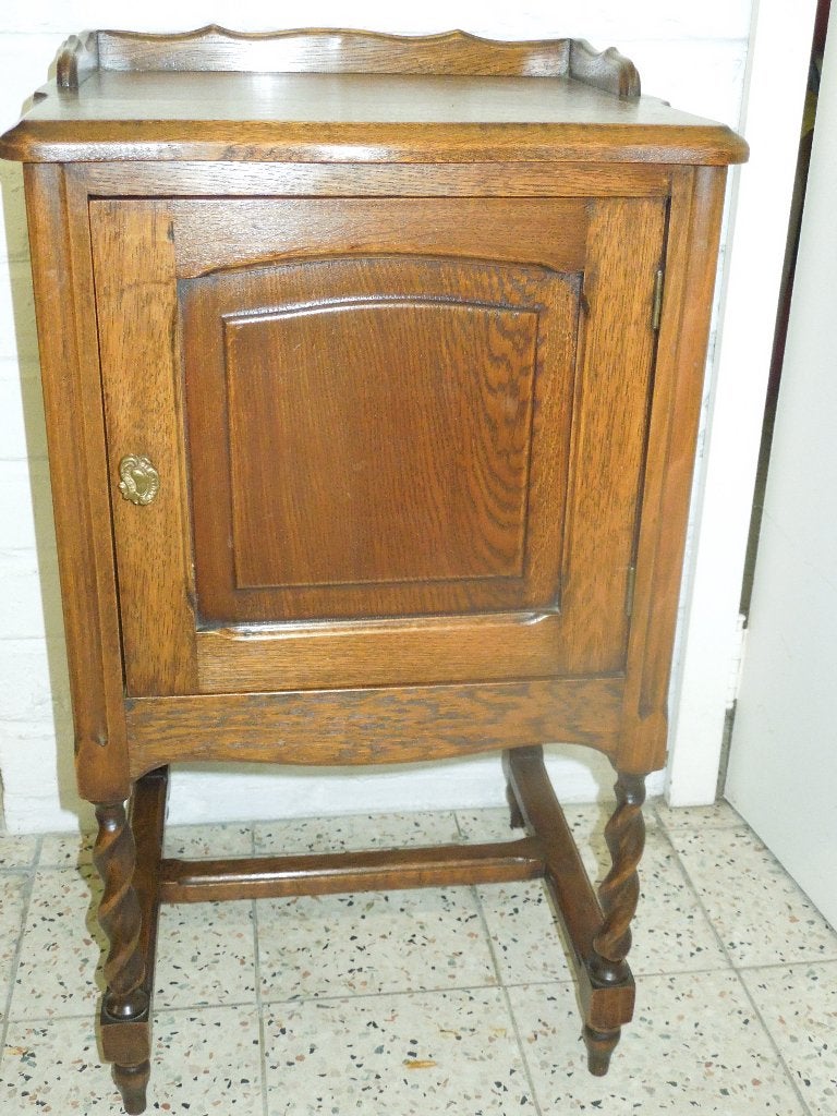 bruin houten nachtkastje 50 cm hoog, Ophalen, Minder dan 45 cm, 55 tot 70 cm, Zo goed als nieuw