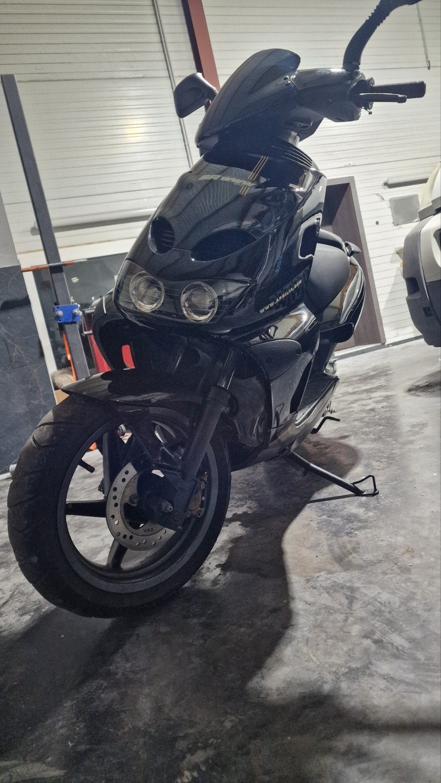 Classe Aprilla SR 50, Enlèvement ou Envoi, 49 cm³, Comme neuf, Deux-temps