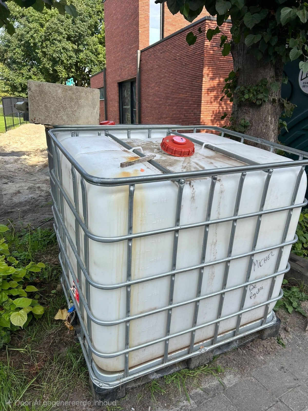 Récipient IBC de 1000 litres. Baril de pluie, 150 litres ou plus, Synthétique, Enlèvement, Utilisé