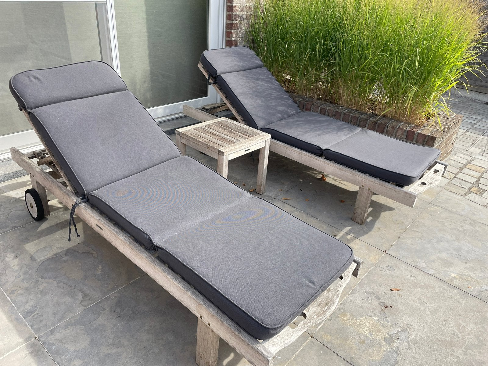 Teak 2 ligbedden  + kussens + tafeltje, Tuin en Terras, Ophalen, Gebruikt, Teakhout, Verstelbaar