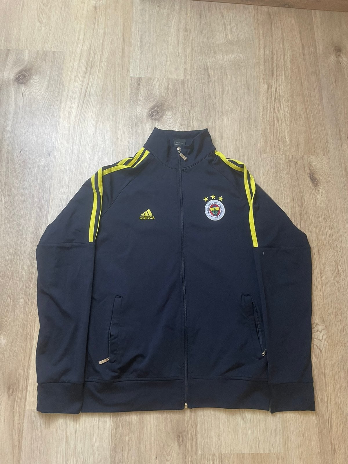 Adidas trainingsjack van de Turkse voetbalclub Fenerbahçe, Vêtements | Hommes, Vêtements de sport, Enlèvement, Bleu, Taille 48/50 (M)