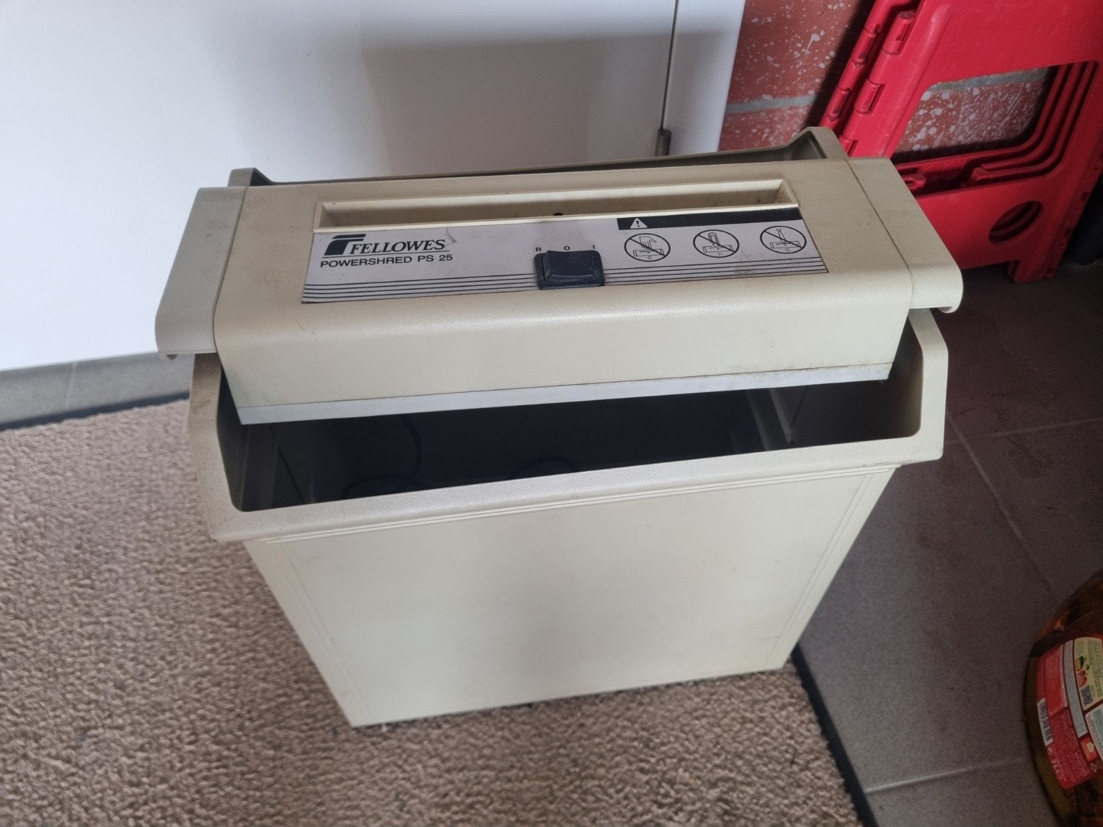 Papier versnipperd dringend weg, Elektronische apparatuur, Airco's, Ophalen