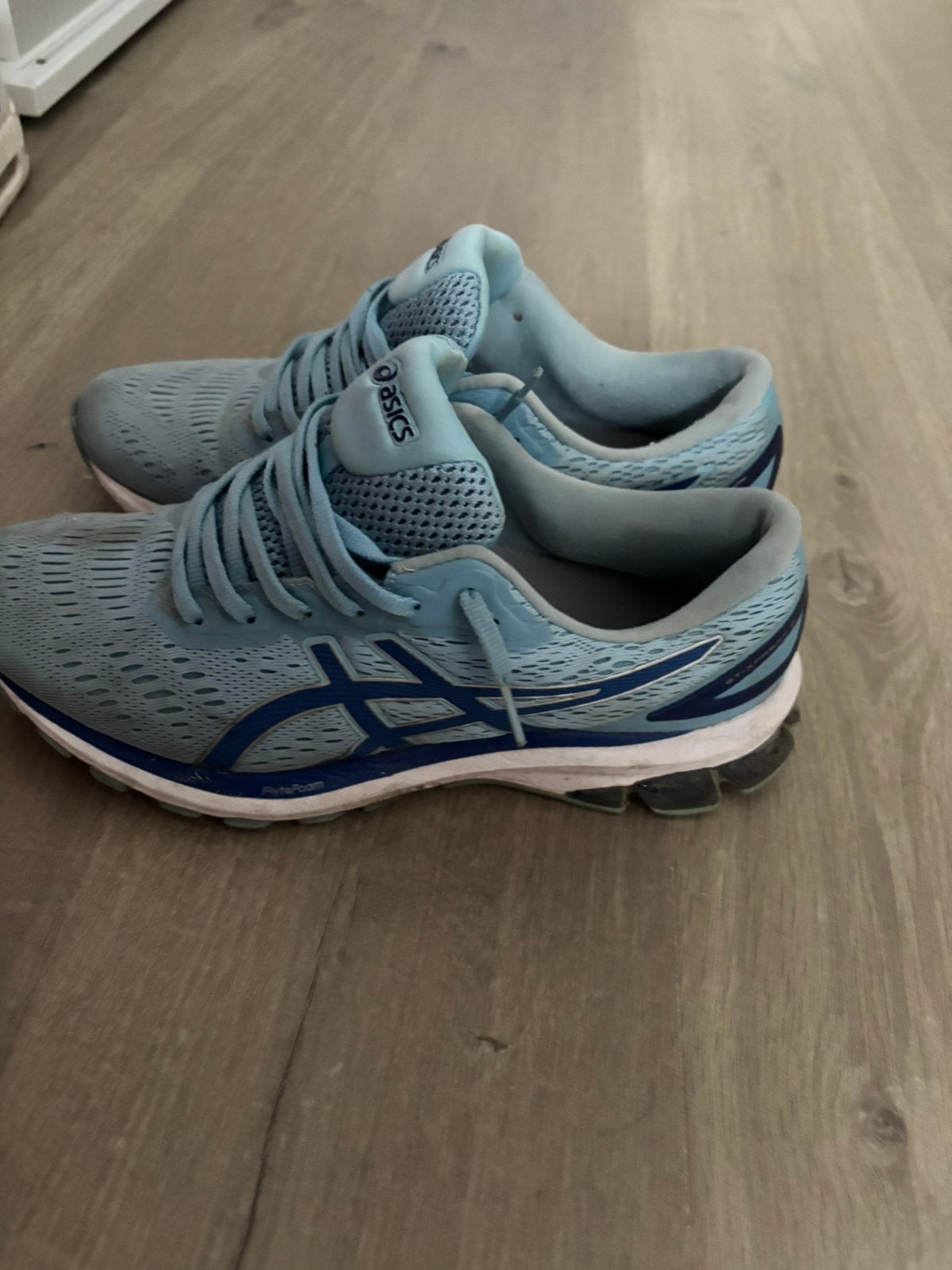 Asics bleu, Sport en Fitness, Loopsport en Atletiek, Ophalen, Gebruikt, Asics
