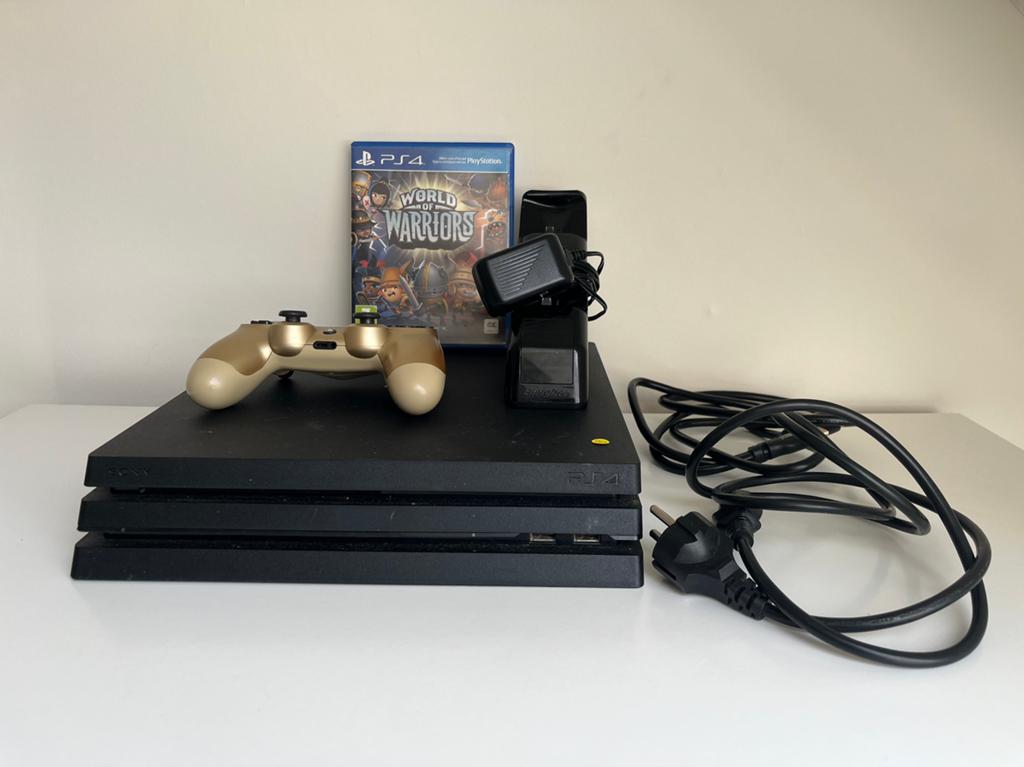 Ps4 console met game, Ophalen, Zo goed als nieuw