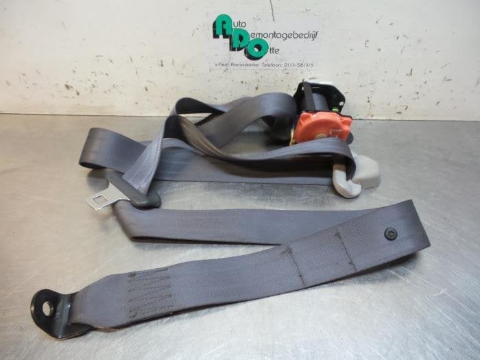 Ceinture de sécurité arrière gauche d'un Mazda Premacy (P, -, Mazda, Utilisé, -