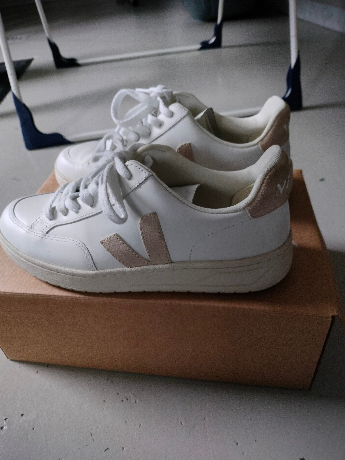 Veja V12 sneakers, Ophalen of Verzenden, Sneakers