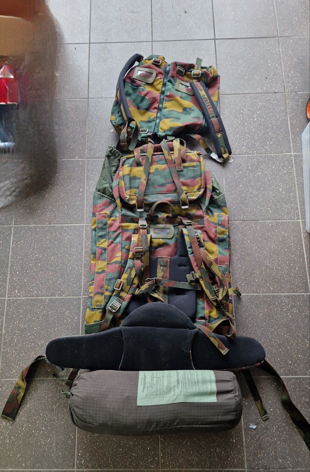 Rugzak plus tent belgisch leger, Handtassen en Accessoires, Tassen | Rugtassen, Ophalen