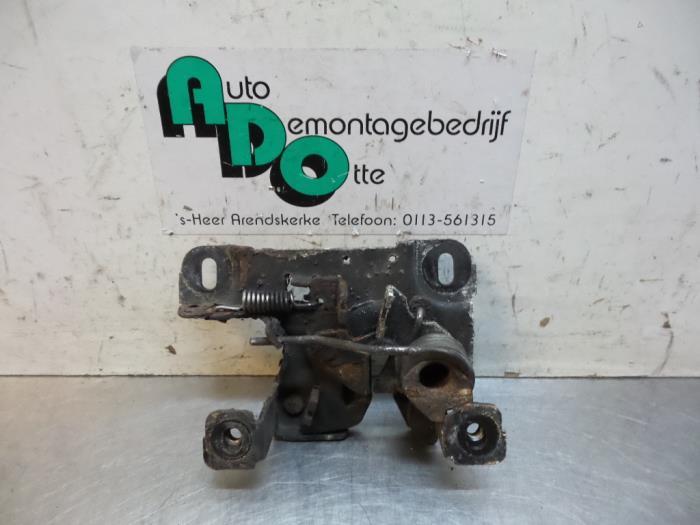 Mécanique de verrouillage capot d'un Audi A4 (A4 95-), -, 3 mois de garantie, Audi, Utilisé