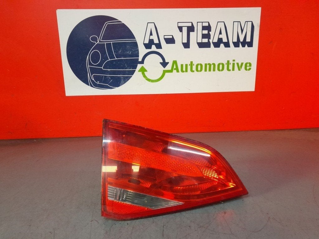 FEU ARRIÈRE GAUCHE Audi A4 Avant (B8) (01-2007/12-2015), Auto-Union-Straße  1,
85057  Ingolstadt, DE, Info@audi.de, Audi, Utilisé