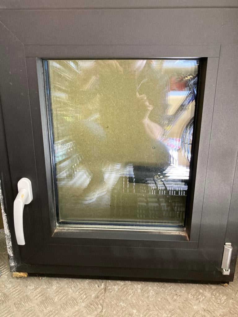 Fenêtre tournante en aluminium avec triple vitrage, Châssis de fenêtre, 75 à 150 cm, Aluminium, Moins de 75 cm