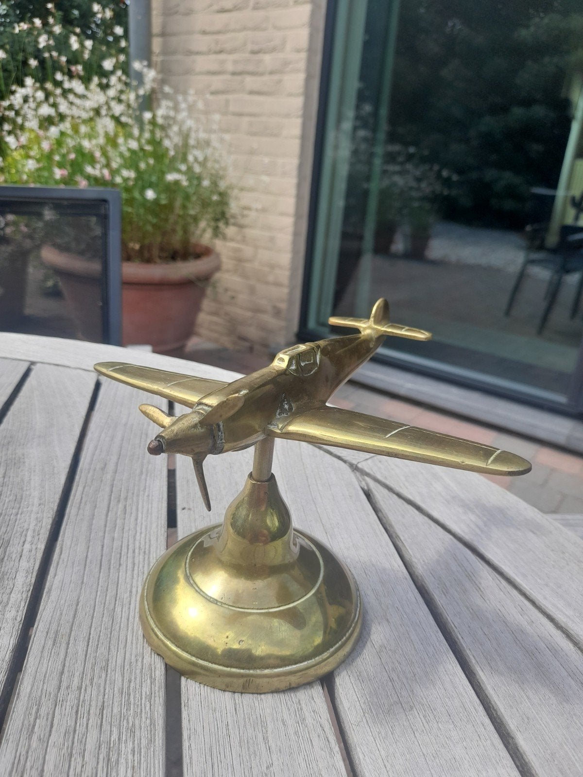Avion anglais à pied, années 1940, Enlèvement ou Envoi
