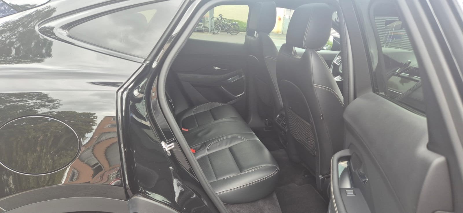 JAGUAR E-PACE 2L ESSENCE P200 R DYNAMIC S, Auto's, Automaat, 4 cilinders, Zwart, Leder