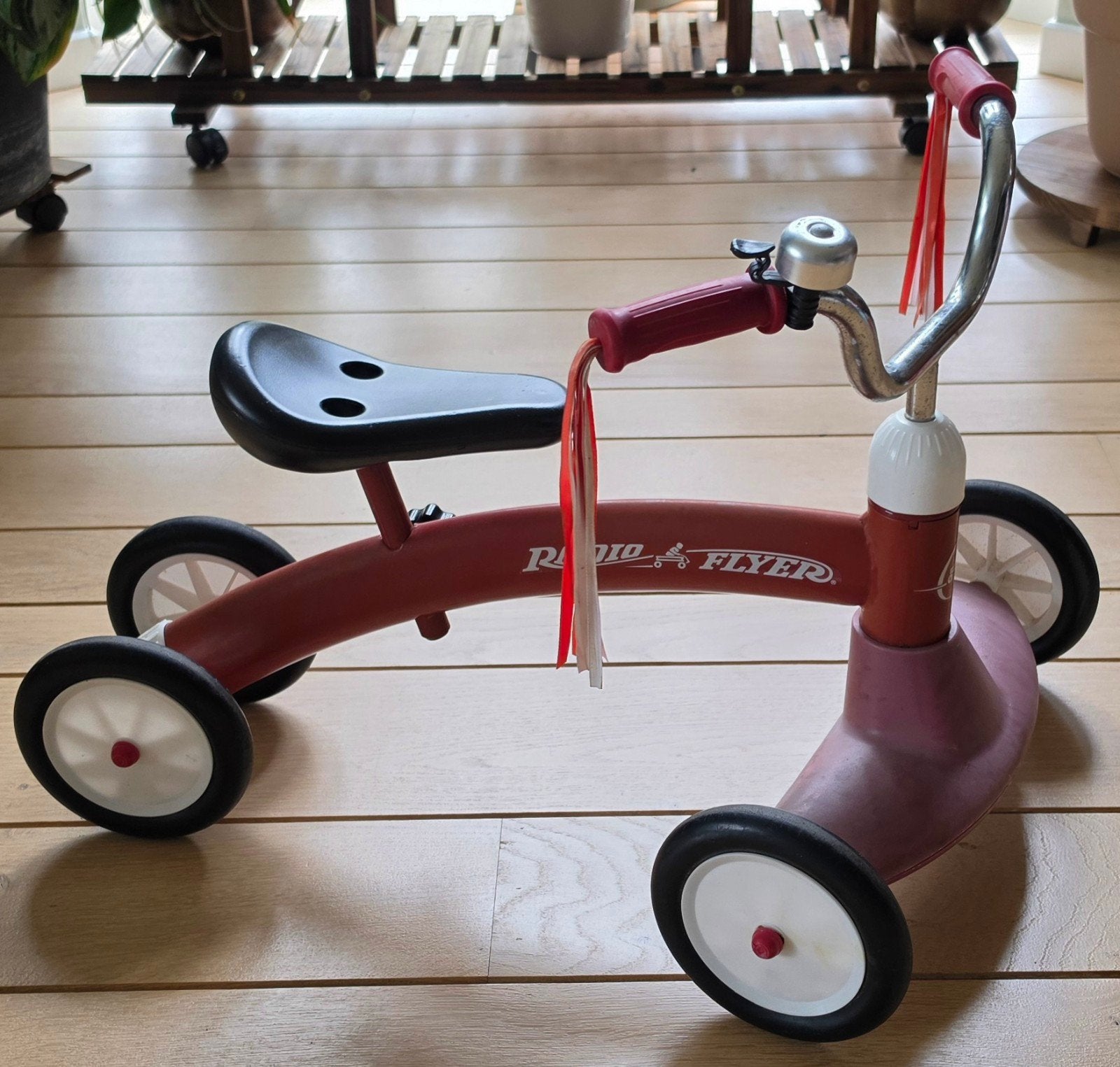 Vélo/voiture de course rétro Radio Flyer — rouge avec écharp, Enfants & Bébés, Enlèvement ou Envoi, Utilisé, Vélo d'équilibre